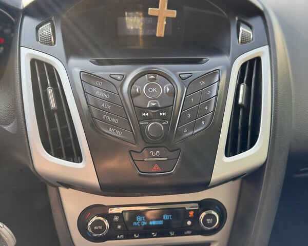 Красный Форд Фокус, объемом двигателя 1.6 л и пробегом 198 тыс. км за 4999 $, фото 24 на Automoto.ua