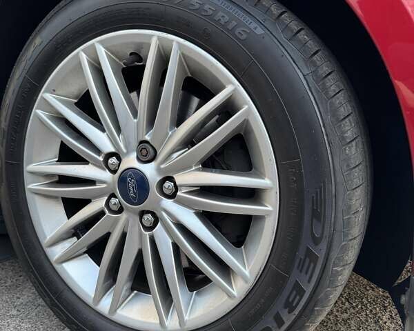 Червоний Форд Фокус, об'ємом двигуна 1.6 л та пробігом 270 тис. км за 10600 $, фото 5 на Automoto.ua