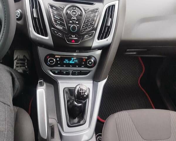 Красный Форд Фокус, объемом двигателя 1.6 л и пробегом 245 тыс. км за 6450 $, фото 47 на Automoto.ua