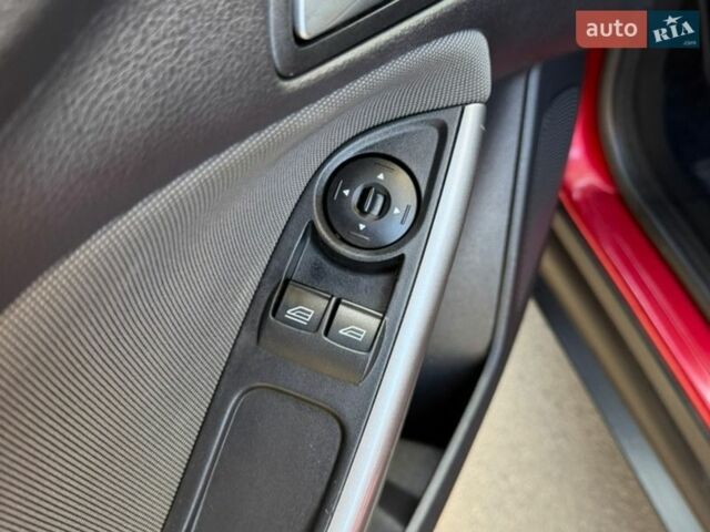 Червоний Форд Фокус, об'ємом двигуна 1.6 л та пробігом 229 тис. км за 6550 $, фото 11 на Automoto.ua