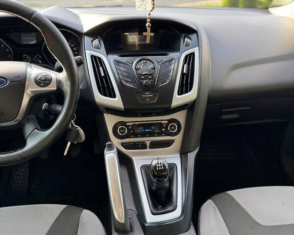 Красный Форд Фокус, объемом двигателя 1.6 л и пробегом 198 тыс. км за 4999 $, фото 29 на Automoto.ua