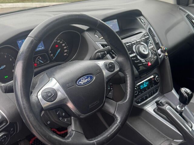 Червоний Форд Фокус, об'ємом двигуна 1.6 л та пробігом 231 тис. км за 6200 $, фото 15 на Automoto.ua