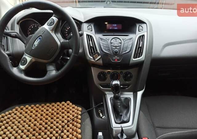 Красный Форд Фокус, объемом двигателя 1.6 л и пробегом 230 тыс. км за 6500 $, фото 1 на Automoto.ua