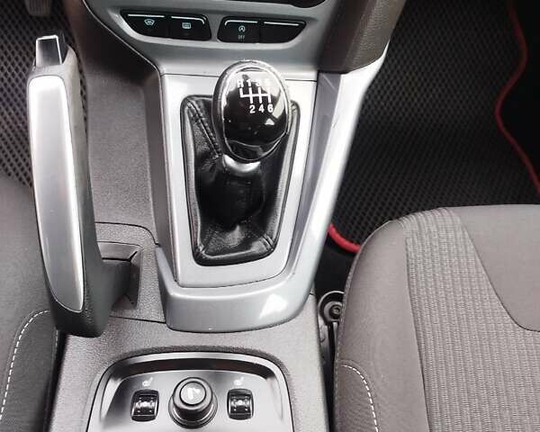 Красный Форд Фокус, объемом двигателя 1.6 л и пробегом 245 тыс. км за 6450 $, фото 53 на Automoto.ua