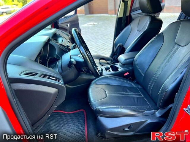 Красный Форд Фокус, объемом двигателя 2 л и пробегом 262 тыс. км за 6499 $, фото 5 на Automoto.ua