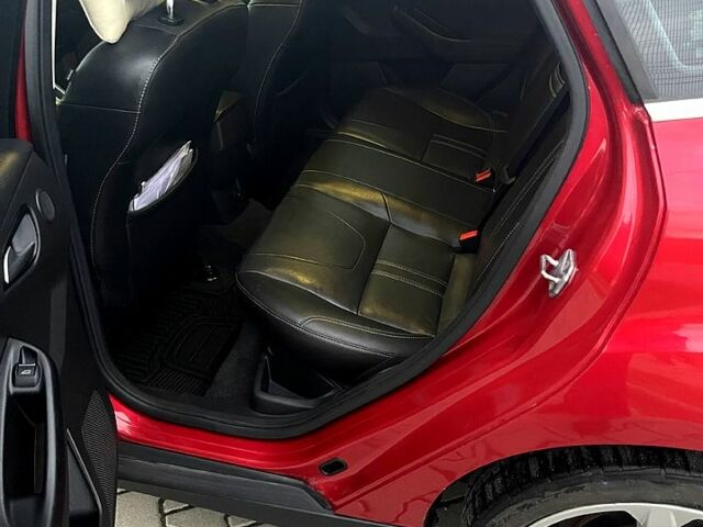 Красный Форд Фокус, объемом двигателя 2 л и пробегом 135 тыс. км за 8100 $, фото 9 на Automoto.ua