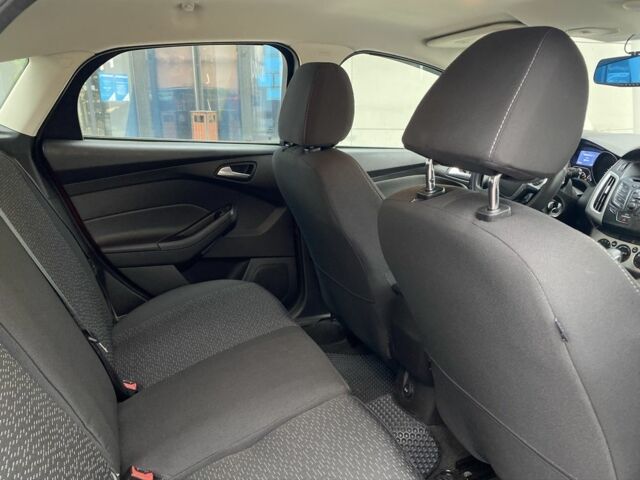 Червоний Форд Фокус, об'ємом двигуна 2 л та пробігом 232 тис. км за 5950 $, фото 21 на Automoto.ua