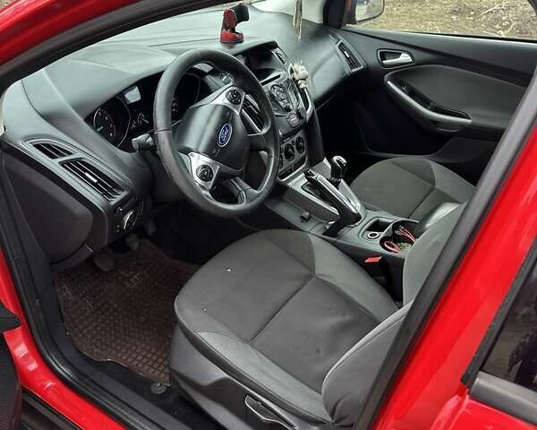 Красный Форд Фокус, объемом двигателя 1.6 л и пробегом 223 тыс. км за 6300 $, фото 5 на Automoto.ua