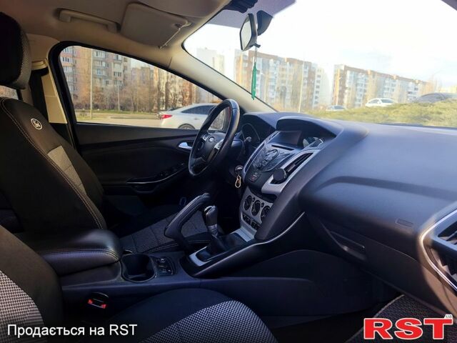 Красный Форд Фокус, объемом двигателя 1 л и пробегом 140 тыс. км за 7000 $, фото 10 на Automoto.ua