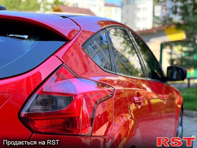 Красный Форд Фокус, объемом двигателя 2 л и пробегом 262 тыс. км за 6499 $, фото 4 на Automoto.ua