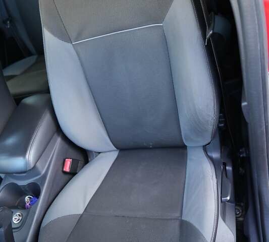 Красный Форд Фокус, объемом двигателя 1.6 л и пробегом 133 тыс. км за 8500 $, фото 16 на Automoto.ua