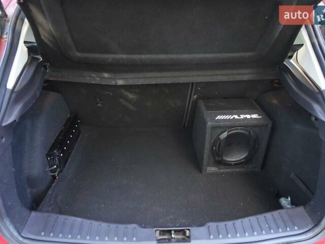 Красный Форд Фокус, объемом двигателя 1.6 л и пробегом 133 тыс. км за 8500 $, фото 13 на Automoto.ua