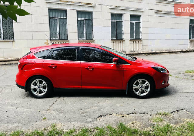 Красный Форд Фокус, объемом двигателя 1.6 л и пробегом 150 тыс. км за 7500 $, фото 1 на Automoto.ua
