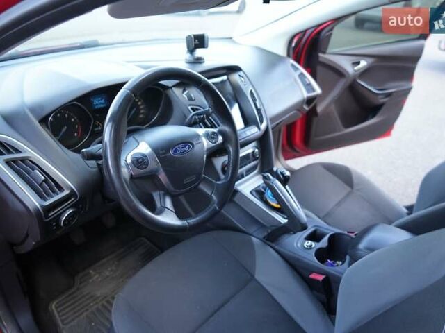 Красный Форд Фокус, объемом двигателя 1.6 л и пробегом 133 тыс. км за 8500 $, фото 18 на Automoto.ua