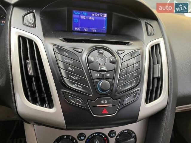 Форд Фокус 2012 у Хмельницькому на Automoto.ua Червоний Форд Фокус, об'ємом двигуна 2 л та пробігом 322 тис. км за 5800 $, фото 21 на Automoto.ua