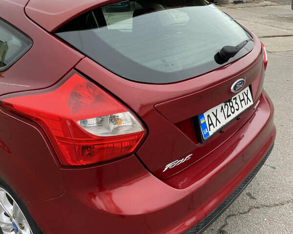 Красный Форд Фокус, объемом двигателя 2 л и пробегом 125 тыс. км за 7500 $, фото 3 на Automoto.ua