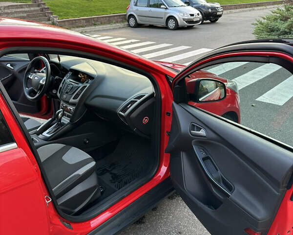 Красный Форд Фокус, объемом двигателя 1.6 л и пробегом 149 тыс. км за 8500 $, фото 5 на Automoto.ua