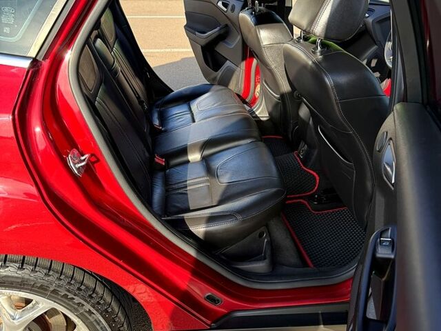 Красный Форд Фокус, объемом двигателя 2 л и пробегом 180 тыс. км за 6850 $, фото 5 на Automoto.ua