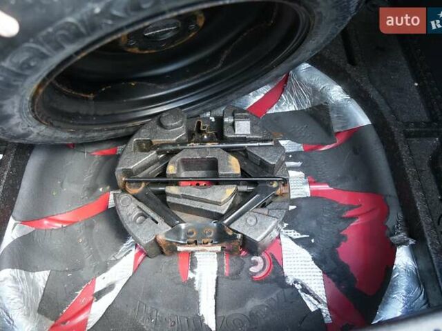 Красный Форд Фокус, объемом двигателя 1.6 л и пробегом 133 тыс. км за 8500 $, фото 26 на Automoto.ua