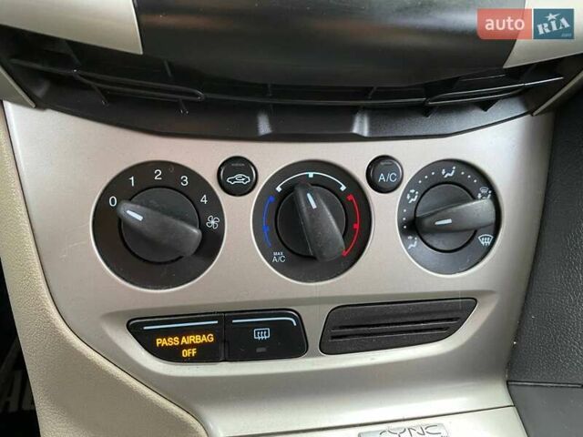 Форд Фокус 2012 у Хмельницькому на Automoto.ua Червоний Форд Фокус, об'ємом двигуна 2 л та пробігом 322 тис. км за 5800 $, фото 22 на Automoto.ua