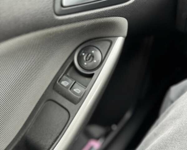 Красный Форд Фокус, объемом двигателя 1.6 л и пробегом 223 тыс. км за 6300 $, фото 10 на Automoto.ua