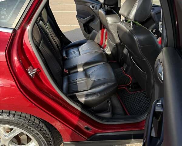 Красный Форд Фокус, объемом двигателя 2 л и пробегом 180 тыс. км за 6850 $, фото 9 на Automoto.ua