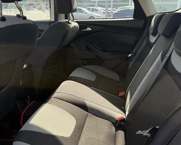 Красный Форд Фокус, объемом двигателя 1.6 л и пробегом 149 тыс. км за 6800 $, фото 14 на Automoto.ua