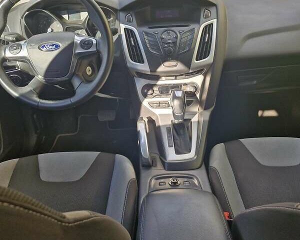 Красный Форд Фокус, объемом двигателя 1.6 л и пробегом 59 тыс. км за 10550 $, фото 5 на Automoto.ua