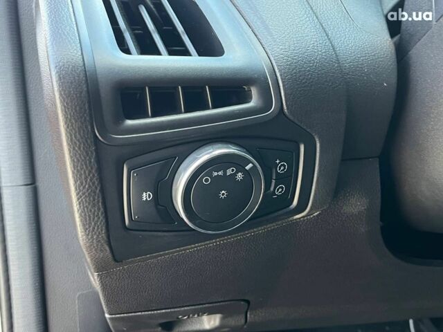 Красный Форд Фокус, объемом двигателя 2 л и пробегом 163 тыс. км за 8590 $, фото 25 на Automoto.ua