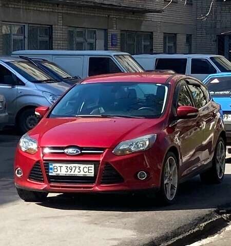 Красный Форд Фокус, объемом двигателя 2 л и пробегом 135 тыс. км за 8100 $, фото 2 на Automoto.ua