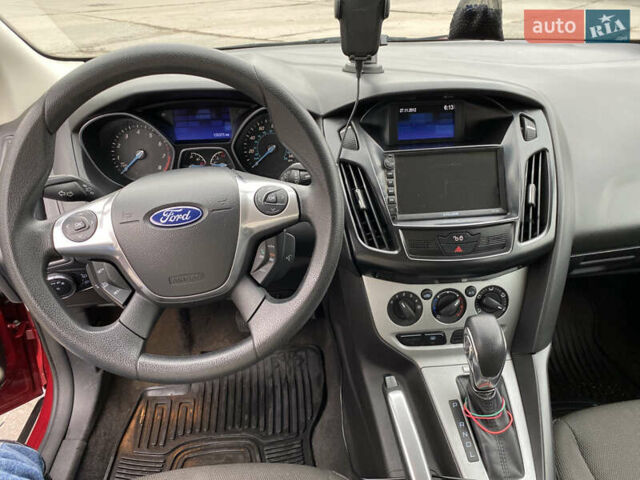 Красный Форд Фокус, объемом двигателя 2 л и пробегом 125 тыс. км за 7500 $, фото 5 на Automoto.ua