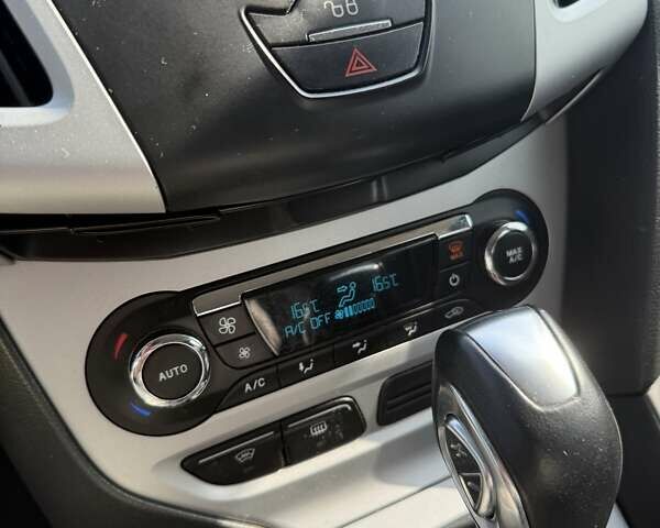 Красный Форд Фокус, объемом двигателя 1.6 л и пробегом 149 тыс. км за 6800 $, фото 12 на Automoto.ua