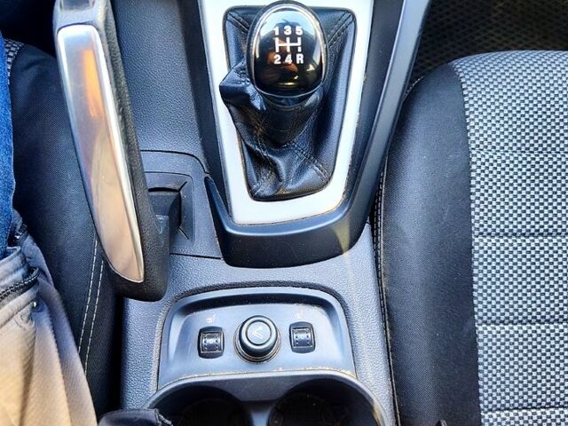 Красный Форд Фокус, объемом двигателя 1 л и пробегом 140 тыс. км за 7000 $, фото 7 на Automoto.ua