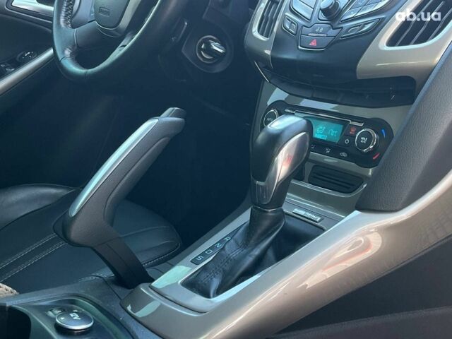 Красный Форд Фокус, объемом двигателя 2 л и пробегом 163 тыс. км за 8590 $, фото 8 на Automoto.ua