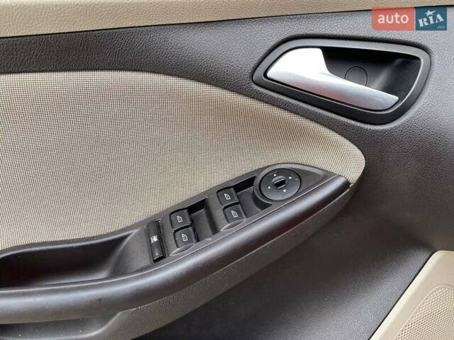 Форд Фокус 2012 у Хмельницькому на Automoto.ua Червоний Форд Фокус, об'ємом двигуна 2 л та пробігом 322 тис. км за 5800 $, фото 10 на Automoto.ua