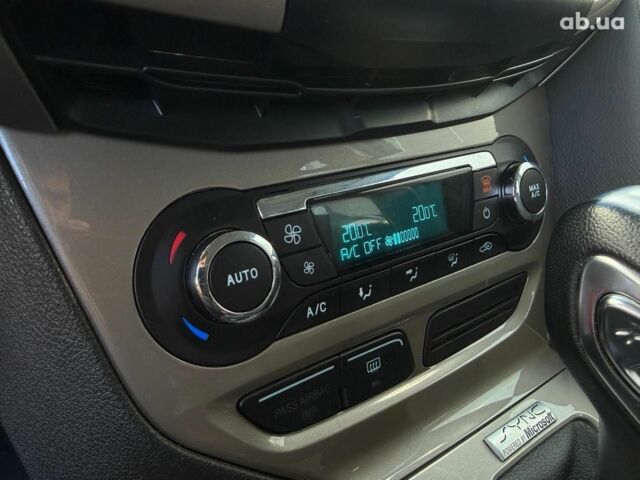 Красный Форд Фокус, объемом двигателя 2 л и пробегом 161 тыс. км за 7990 $, фото 20 на Automoto.ua