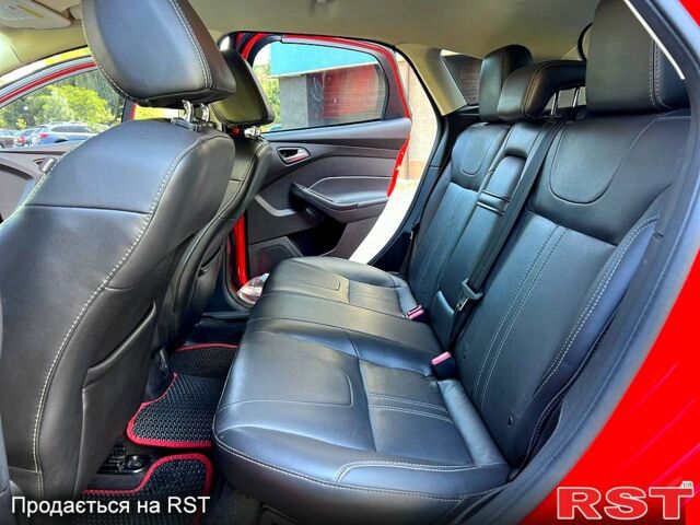 Красный Форд Фокус, объемом двигателя 2 л и пробегом 262 тыс. км за 6499 $, фото 6 на Automoto.ua