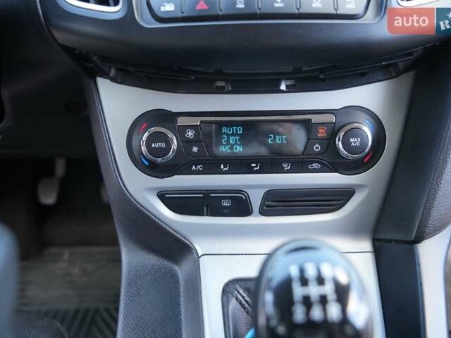 Красный Форд Фокус, объемом двигателя 1.6 л и пробегом 133 тыс. км за 8500 $, фото 23 на Automoto.ua