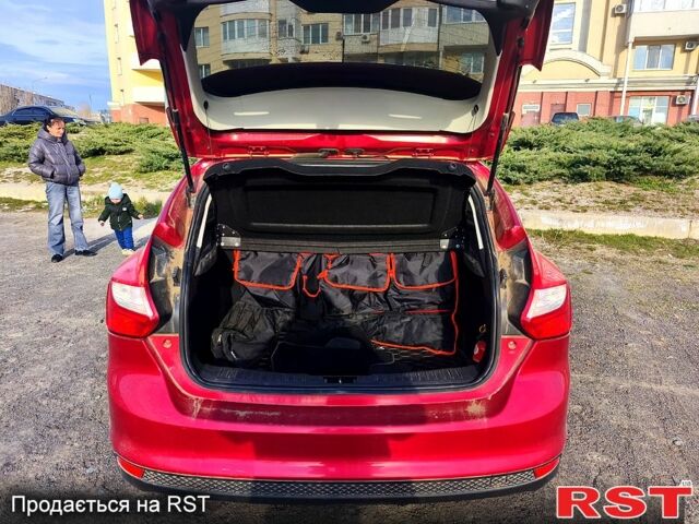 Красный Форд Фокус, объемом двигателя 1 л и пробегом 140 тыс. км за 7000 $, фото 9 на Automoto.ua