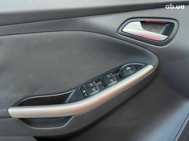 Красный Форд Фокус, объемом двигателя 2 л и пробегом 161 тыс. км за 7990 $, фото 15 на Automoto.ua