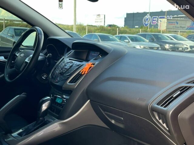 Красный Форд Фокус, объемом двигателя 2 л и пробегом 163 тыс. км за 8590 $, фото 11 на Automoto.ua