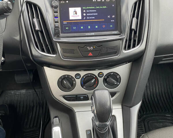 Красный Форд Фокус, объемом двигателя 2 л и пробегом 125 тыс. км за 7500 $, фото 7 на Automoto.ua