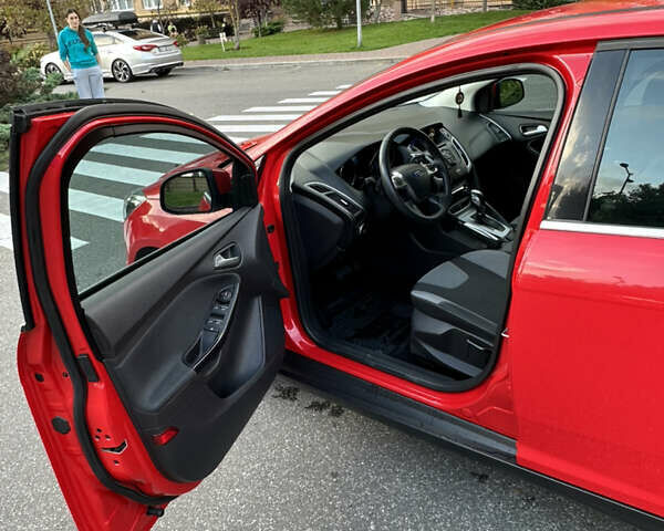 Красный Форд Фокус, объемом двигателя 1.6 л и пробегом 149 тыс. км за 8500 $, фото 6 на Automoto.ua