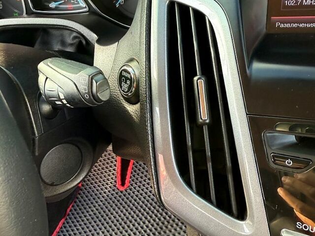 Красный Форд Фокус, объемом двигателя 2 л и пробегом 180 тыс. км за 6850 $, фото 10 на Automoto.ua