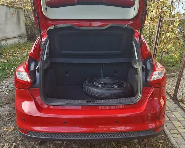 Красный Форд Фокус, объемом двигателя 1.6 л и пробегом 59 тыс. км за 10550 $, фото 3 на Automoto.ua