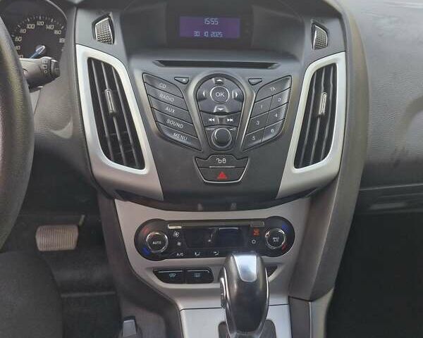 Красный Форд Фокус, объемом двигателя 1.6 л и пробегом 59 тыс. км за 10550 $, фото 8 на Automoto.ua