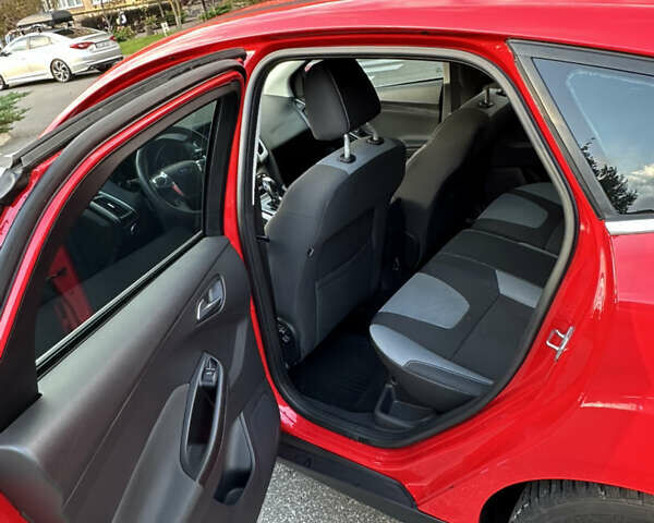 Красный Форд Фокус, объемом двигателя 1.6 л и пробегом 149 тыс. км за 8500 $, фото 4 на Automoto.ua