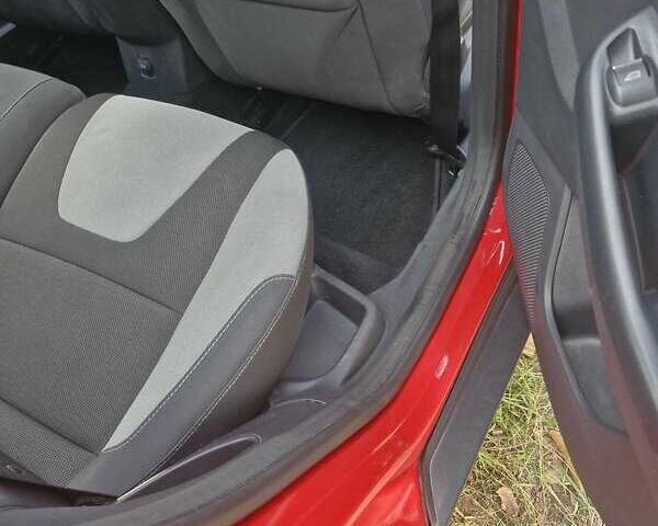 Красный Форд Фокус, объемом двигателя 1.6 л и пробегом 59 тыс. км за 10550 $, фото 7 на Automoto.ua