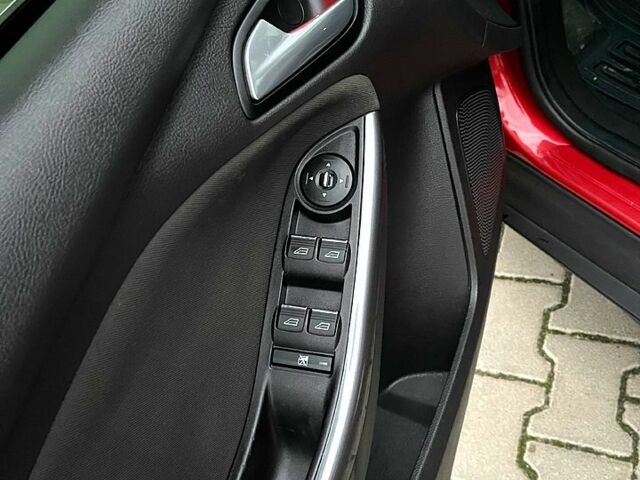 Красный Форд Фокус, объемом двигателя 2 л и пробегом 135 тыс. км за 8100 $, фото 12 на Automoto.ua