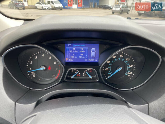 Красный Форд Фокус, объемом двигателя 2 л и пробегом 125 тыс. км за 7500 $, фото 6 на Automoto.ua